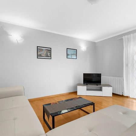 Villa Hope - Apartments With Shared Pool Πόρετς Δωμάτιο φωτογραφία
