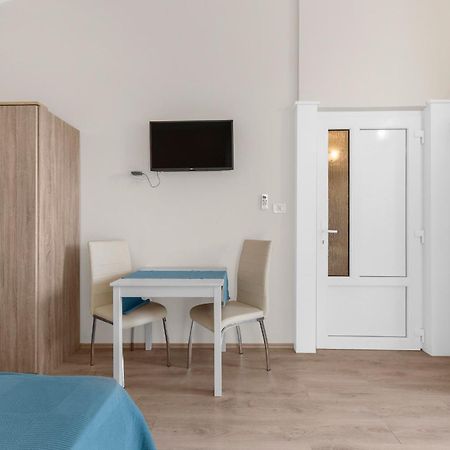 Villa Hope - Apartments With Shared Pool Πόρετς Δωμάτιο φωτογραφία
