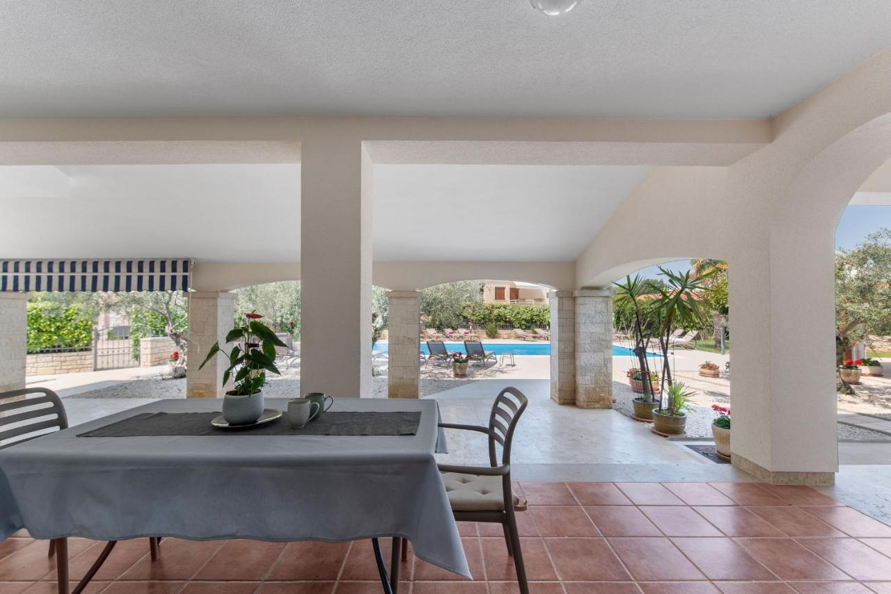 Villa Hope - Apartments With Shared Pool Πόρετς Εξωτερικό φωτογραφία