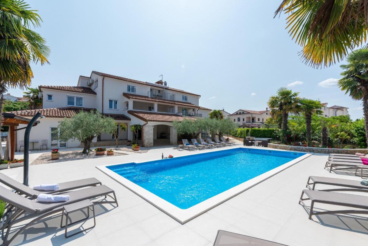 Villa Hope - Apartments With Shared Pool Πόρετς Εξωτερικό φωτογραφία