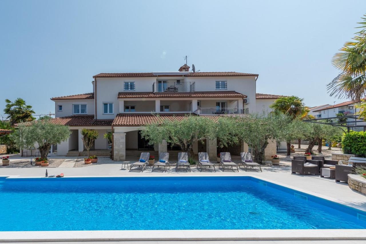 Villa Hope - Apartments With Shared Pool Πόρετς Εξωτερικό φωτογραφία