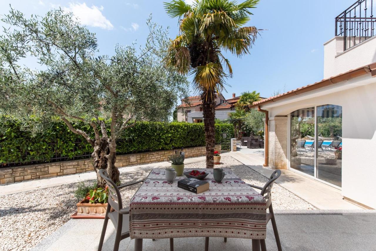 Villa Hope - Apartments With Shared Pool Πόρετς Εξωτερικό φωτογραφία