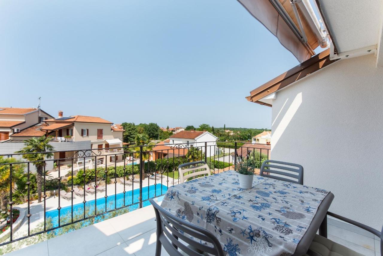 Villa Hope - Apartments With Shared Pool Πόρετς Εξωτερικό φωτογραφία