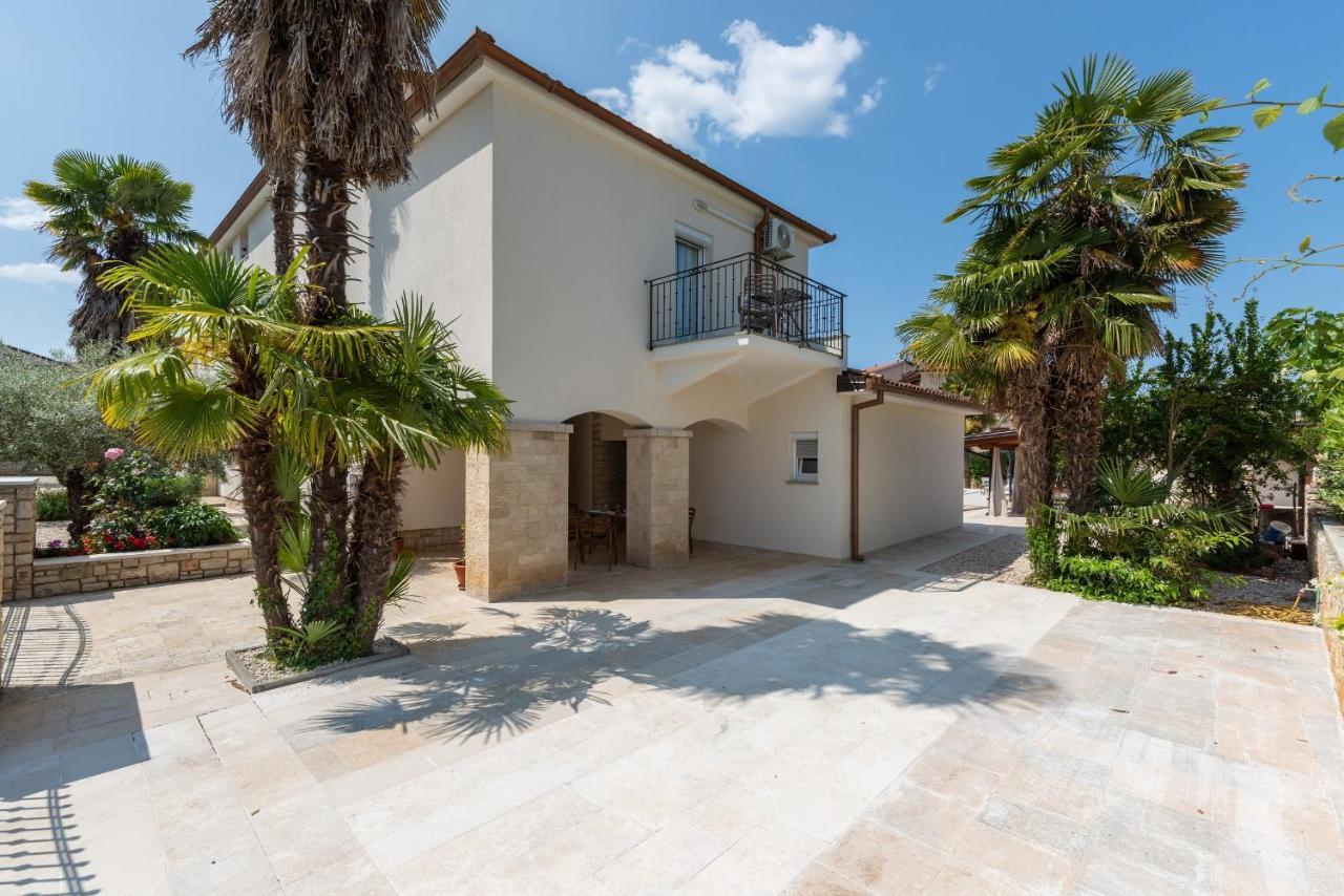 Villa Hope - Apartments With Shared Pool Πόρετς Εξωτερικό φωτογραφία