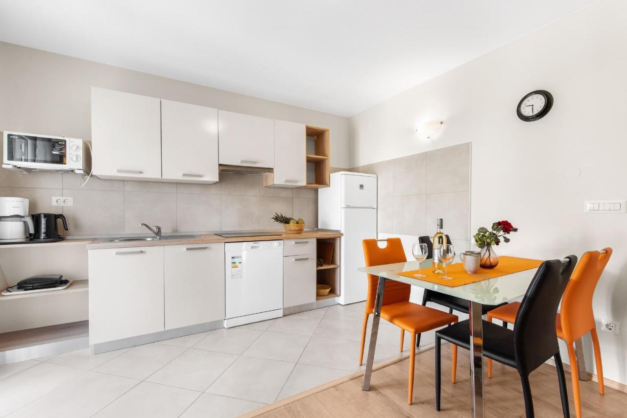 Villa Hope - Apartments With Shared Pool Πόρετς Εξωτερικό φωτογραφία