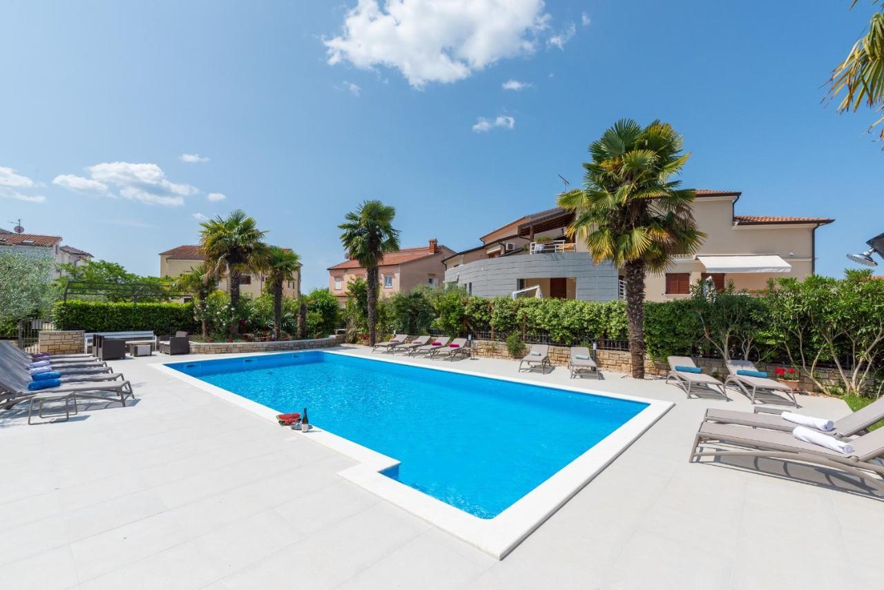 Villa Hope - Apartments With Shared Pool Πόρετς Εξωτερικό φωτογραφία
