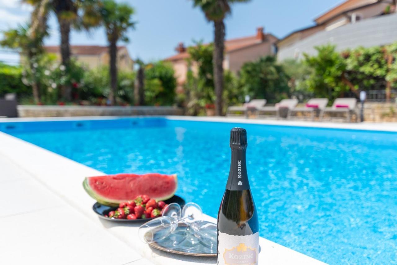 Villa Hope - Apartments With Shared Pool Πόρετς Εξωτερικό φωτογραφία