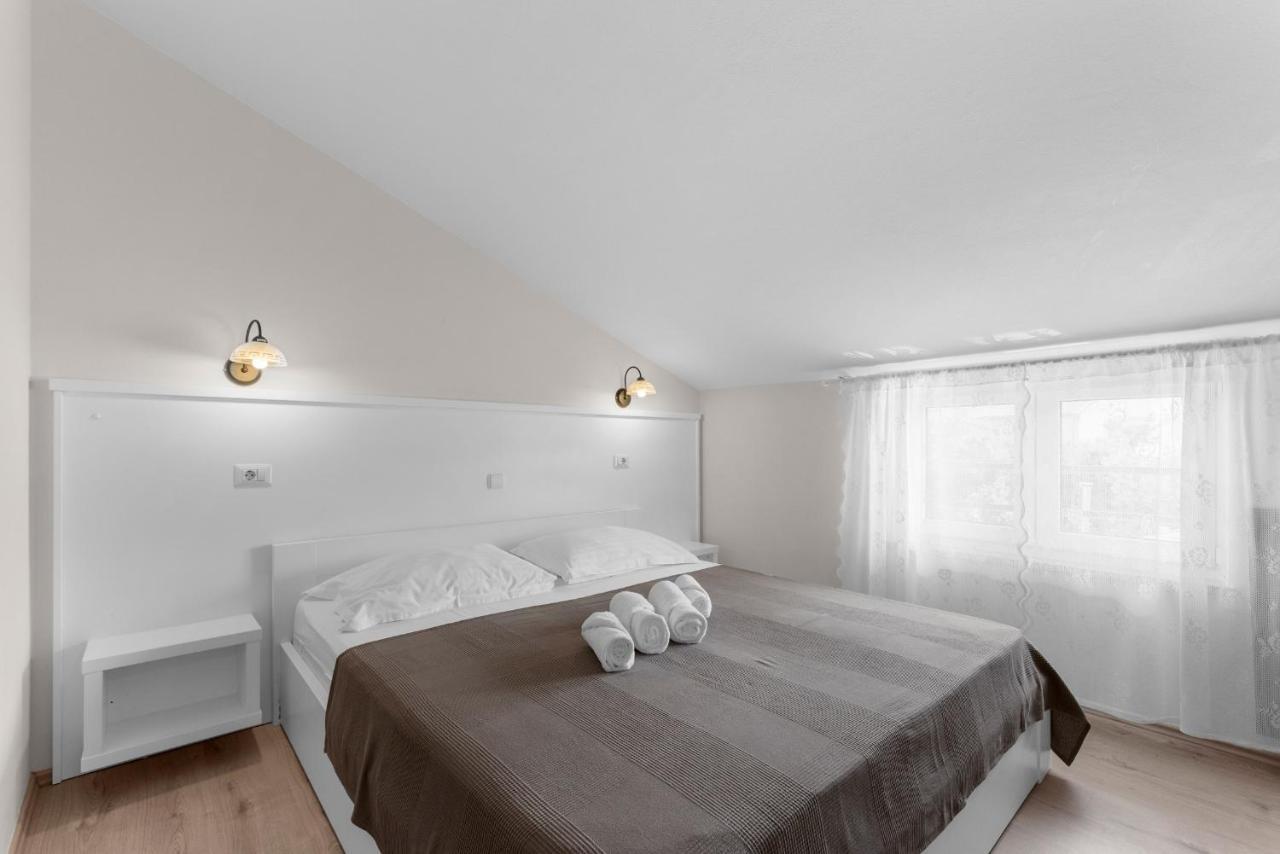 Villa Hope - Apartments With Shared Pool Πόρετς Εξωτερικό φωτογραφία