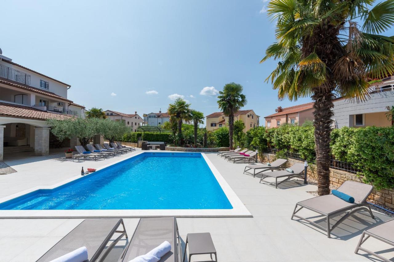 Villa Hope - Apartments With Shared Pool Πόρετς Εξωτερικό φωτογραφία