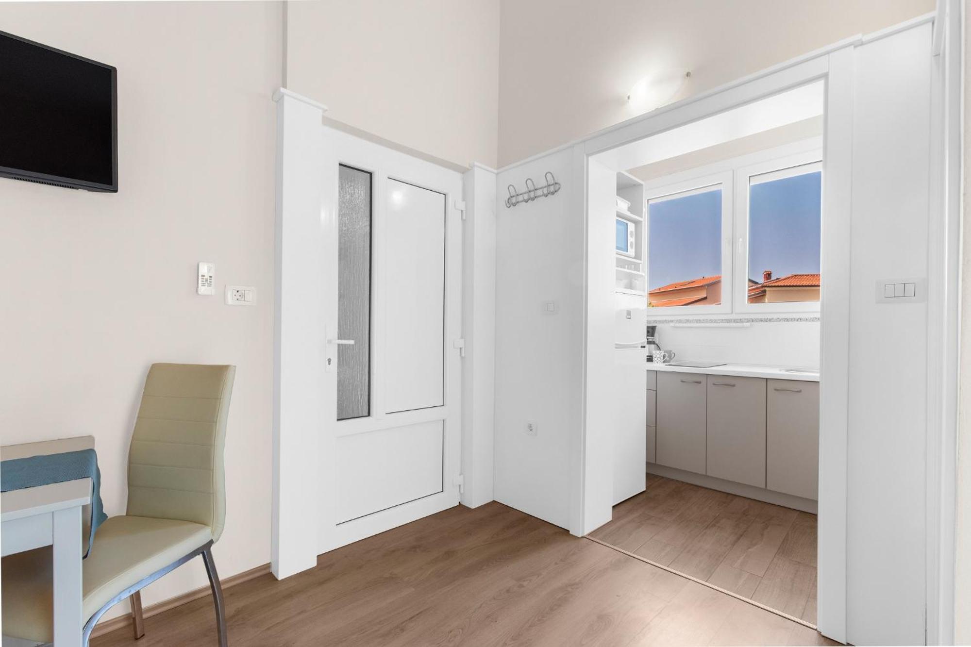 Villa Hope - Apartments With Shared Pool Πόρετς Δωμάτιο φωτογραφία